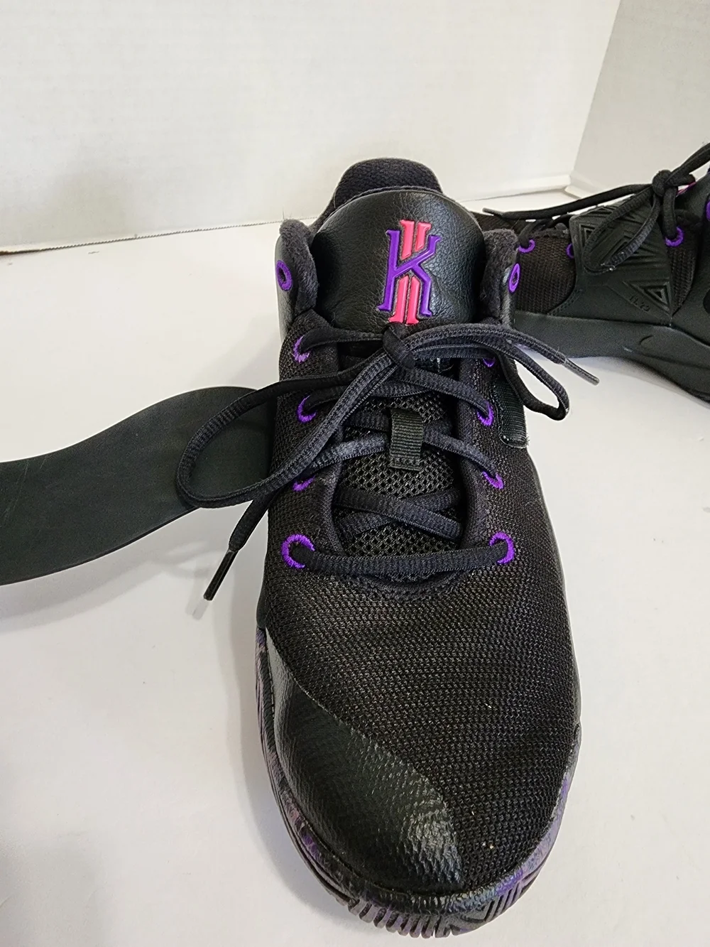 Nike Kyrie Flytrap 3 GS Floral Swoosh Basketball Shoes Black 6Y FLAW READ DESC